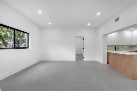 House in Miami Gardens, Florida 4 bedrooms, 172.8 sq.m. № 2254145 - photo 12