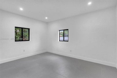 House in Miami Gardens, Florida 4 bedrooms, 172.8 sq.m. № 2254145 - photo 18
