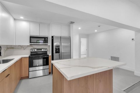 House in Miami Gardens, Florida 4 bedrooms, 172.8 sq.m. № 2254145 - photo 16
