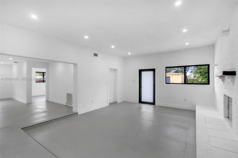 House in Miami Gardens, Florida 4 bedrooms, 172.8 sq.m. № 2254145 - photo 11