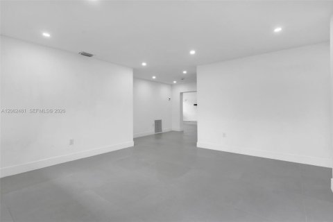 House in Miami Gardens, Florida 4 bedrooms, 172.8 sq.m. № 2254145 - photo 5