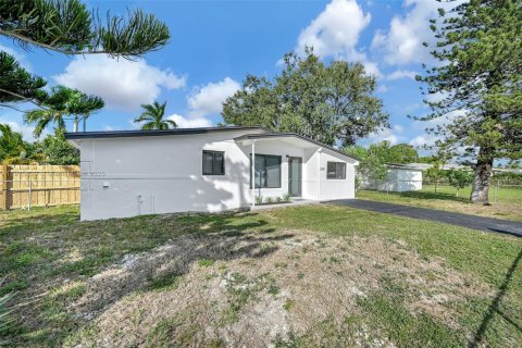Villa ou maison à vendre à Miami Gardens, Floride: 4 chambres, 105.91 m2 № 1971693 - photo 5