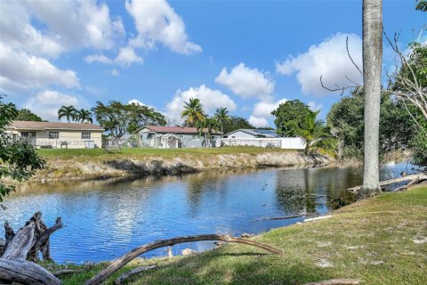 Villa ou maison à vendre à Miami Gardens, Floride: 4 chambres, 105.91 m2 № 1971693 - photo 12