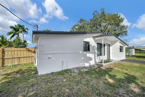 Villa ou maison à vendre à Miami Gardens, Floride: 4 chambres, 105.91 m2 № 1971693 - photo 6