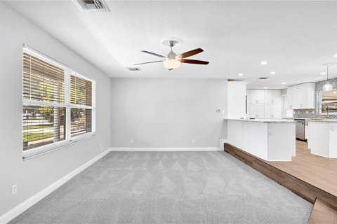 House in Altamonte Springs, Florida 3 bedrooms, 145.67 sq.m. № 2152051 - photo 11
