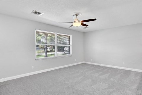 House in Altamonte Springs, Florida 3 bedrooms, 145.67 sq.m. № 2152051 - photo 8