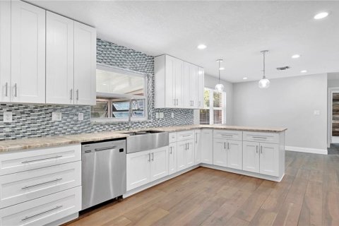 House in Altamonte Springs, Florida 3 bedrooms, 145.67 sq.m. № 2152051 - photo 14