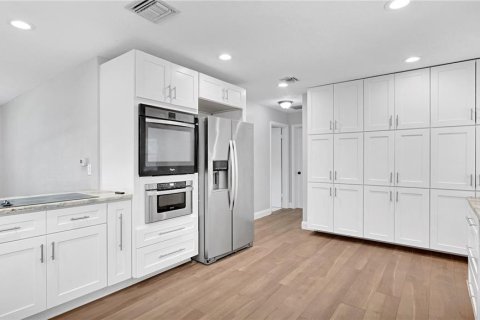 House in Altamonte Springs, Florida 3 bedrooms, 145.67 sq.m. № 2152051 - photo 18