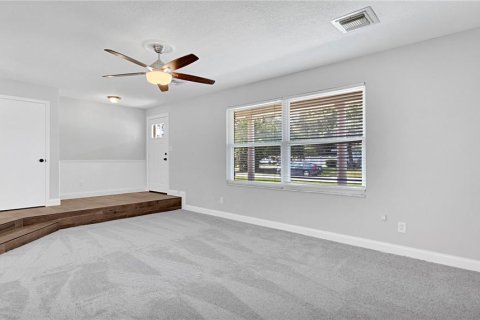 House in Altamonte Springs, Florida 3 bedrooms, 145.67 sq.m. № 2152051 - photo 9
