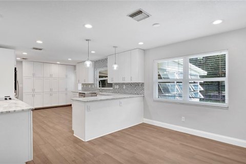 House in Altamonte Springs, Florida 3 bedrooms, 145.67 sq.m. № 2152051 - photo 17