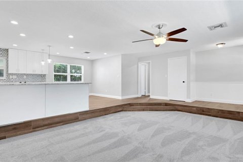 House in Altamonte Springs, Florida 3 bedrooms, 145.67 sq.m. № 2152051 - photo 10