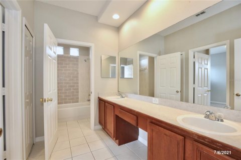 House in Orlando, Florida 4 bedrooms, 204.66 sq.m. № 1912974 - photo 20