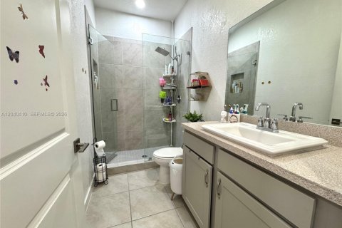 Townhouse in Florida City, Florida 3 bedrooms, 118.17 sq.m. № 2086683 - photo 19