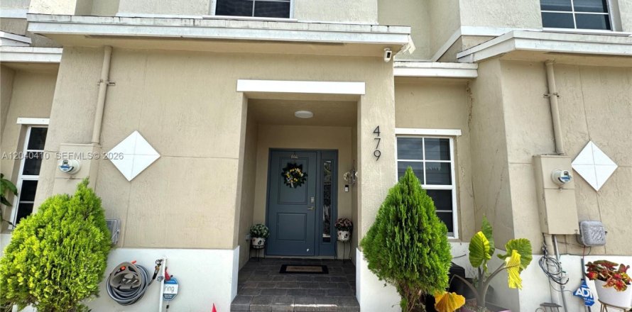 Townhouse in Florida City, Florida 3 bedrooms, 118.17 sq.m. № 2086683
