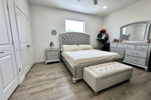 Townhouse in Florida City, Florida 3 bedrooms, 118.17 sq.m. № 2086683 - photo 15
