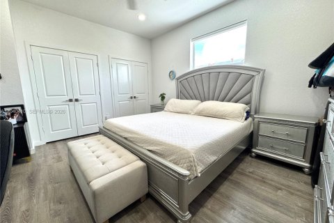 Townhouse in Florida City, Florida 3 bedrooms, 118.17 sq.m. № 2086683 - photo 16