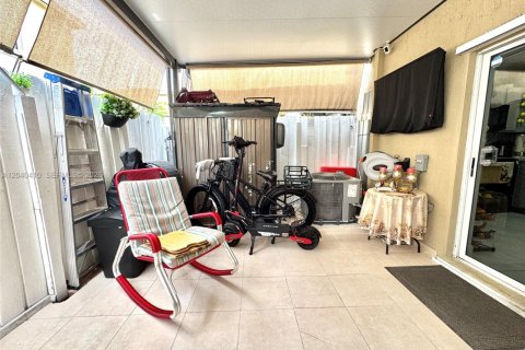 Townhouse in Florida City, Florida 3 bedrooms, 118.17 sq.m. № 2086683 - photo 20
