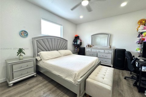 Townhouse in Florida City, Florida 3 bedrooms, 118.17 sq.m. № 2086683 - photo 18