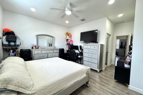 Townhouse in Florida City, Florida 3 bedrooms, 118.17 sq.m. № 2086683 - photo 17