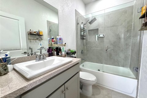 Townhouse in Florida City, Florida 3 bedrooms, 118.17 sq.m. № 2086683 - photo 14