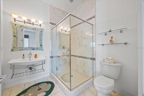 House in Palm Harbor, Florida 5 bedrooms, 845.41 sq.m. № 2396420 - photo 16