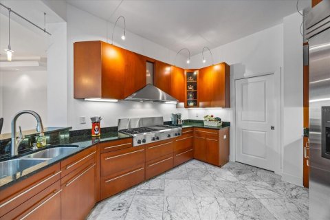 House in Palm Harbor, Florida 5 bedrooms, 845.41 sq.m. № 2396420 - photo 21