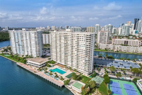 Condo in Sunny Isles Beach, Florida, 1 bedroom  № 1862536 - photo 7
