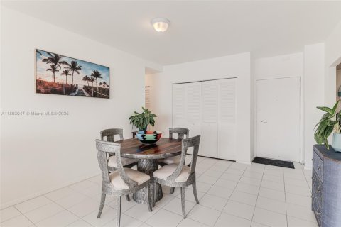 Condo in Sunny Isles Beach, Florida, 1 bedroom  № 1862536 - photo 27
