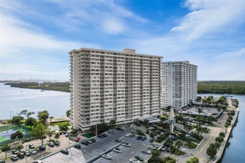 Condo in Sunny Isles Beach, Florida, 1 bedroom  № 1862536 - photo 3