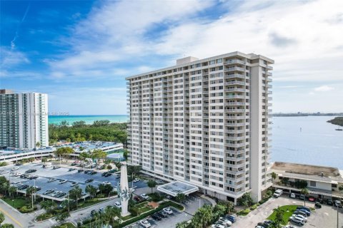 Condo in Sunny Isles Beach, Florida, 1 bedroom  № 1862536 - photo 2
