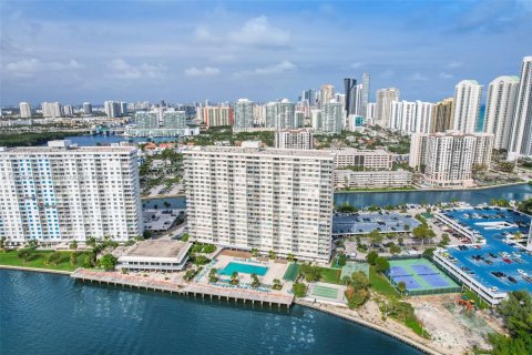 Condo in Sunny Isles Beach, Florida, 1 bedroom  № 1862536 - photo 8