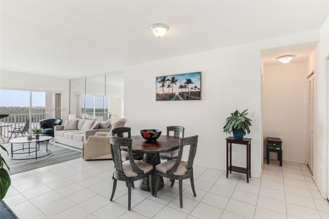 Condo in Sunny Isles Beach, Florida, 1 bedroom  № 1862536 - photo 25