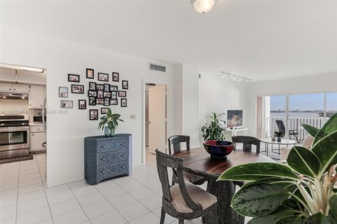 Condo in Sunny Isles Beach, Florida, 1 bedroom  № 1862536 - photo 24