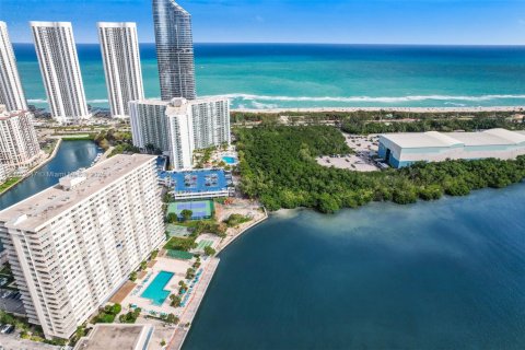 Condo in Sunny Isles Beach, Florida, 1 bedroom  № 1862536 - photo 13