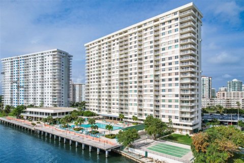 Condo in Sunny Isles Beach, Florida, 1 bedroom  № 1862536 - photo 5