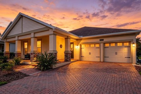 House in Orlando, Florida 4 bedrooms, 220.18 sq.m. № 2208419