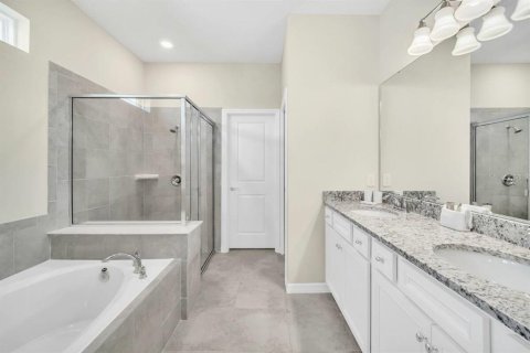 House in Davenport, Florida 5 bedrooms, 243.59 sq.m. № 1822671 - photo 12