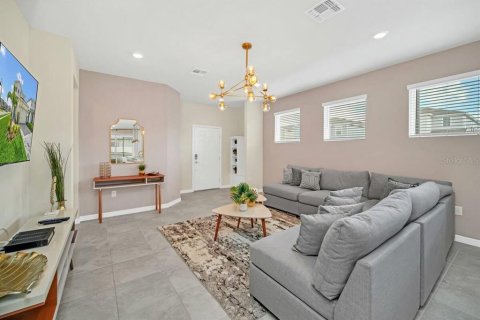 House in Davenport, Florida 5 bedrooms, 243.59 sq.m. № 1822671 - photo 3