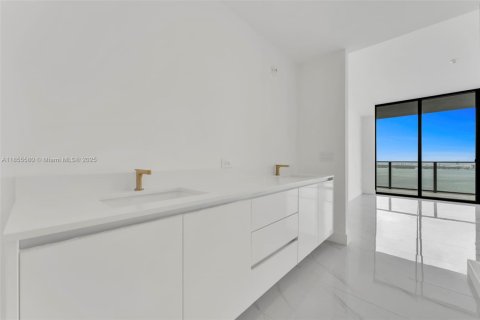 Купить кондоминиум в Майами, Флорида 3 спальни, 143.53м2, № 2035430 - фото 17