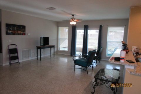 House in North Port, Florida 2 bedrooms, 98.38 sq.m. № 2208412 - photo 7