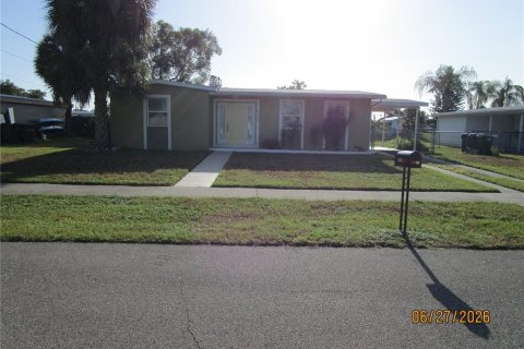 House in North Port, Florida 2 bedrooms, 98.38 sq.m. № 2208412 - photo 2