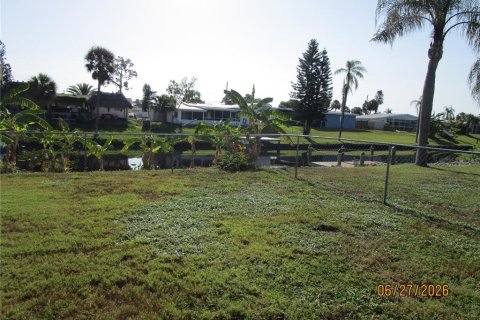 House in North Port, Florida 2 bedrooms, 98.38 sq.m. № 2208412 - photo 3