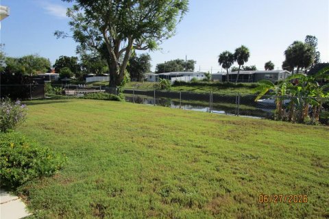 House in North Port, Florida 2 bedrooms, 98.38 sq.m. № 2208412 - photo 4