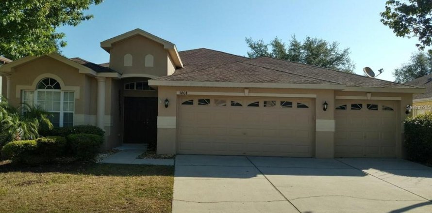 Villa ou maison à Land O' Lakes, Floride 4 chambres, 247.58 m2 № 2149485