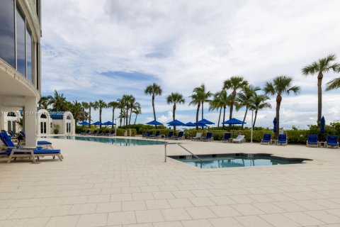 Condo in Sunny Isles Beach, Florida, 2 bedrooms  № 2059872 - photo 28