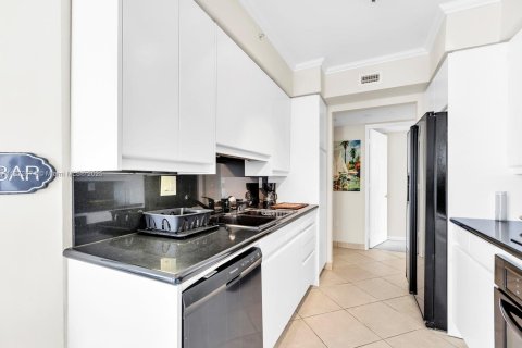 Condo in Sunny Isles Beach, Florida, 2 bedrooms  № 2059872 - photo 7