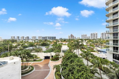 Condo in Sunny Isles Beach, Florida, 2 bedrooms  № 2059872 - photo 12