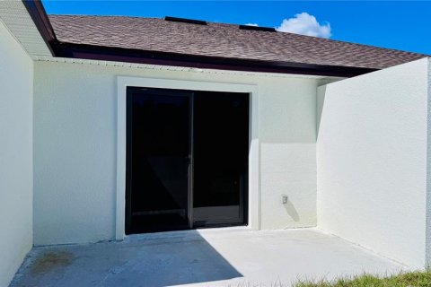 Commercial property in Port Charlotte, Florida 6 bedrooms, 232.26 sq.m. № 2137578 - photo 3