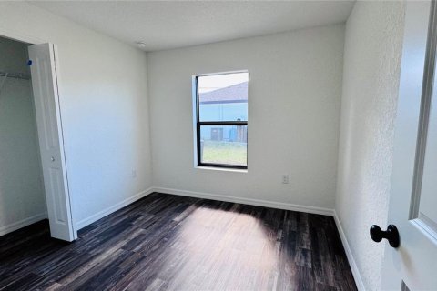 Commercial property in Port Charlotte, Florida 6 bedrooms, 232.26 sq.m. № 2137578 - photo 1