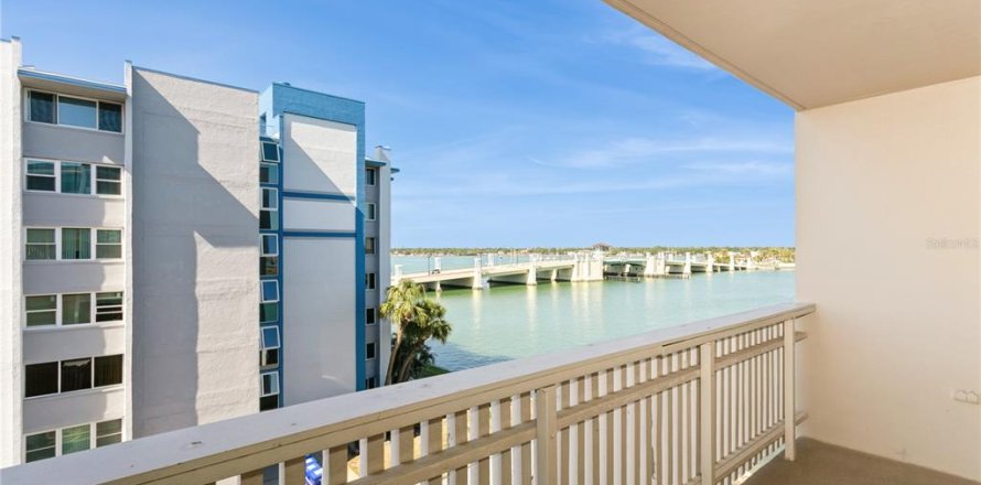Condo in Treasure Island, Florida, 1 bedroom  № 1644380